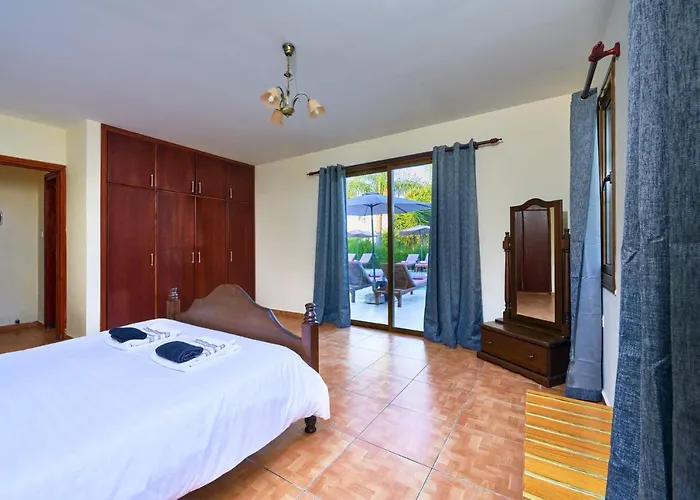 Yiolani By Vila Lachi