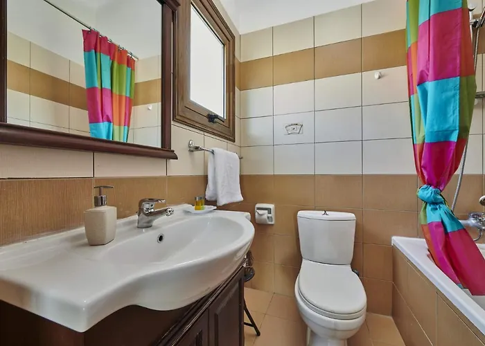 Βίλα Yiolani By *