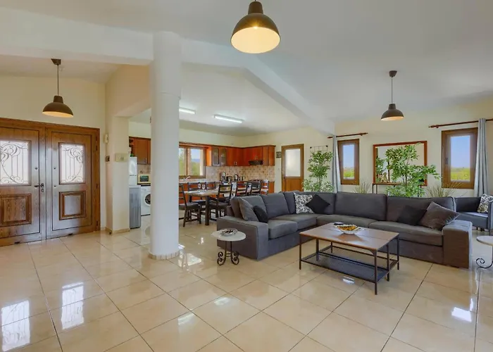 Yiolani By Vila Lachi